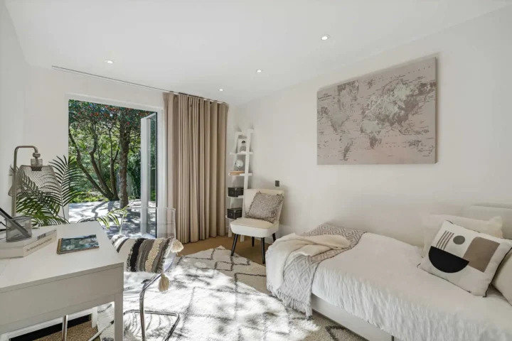 Blandford Ave 12