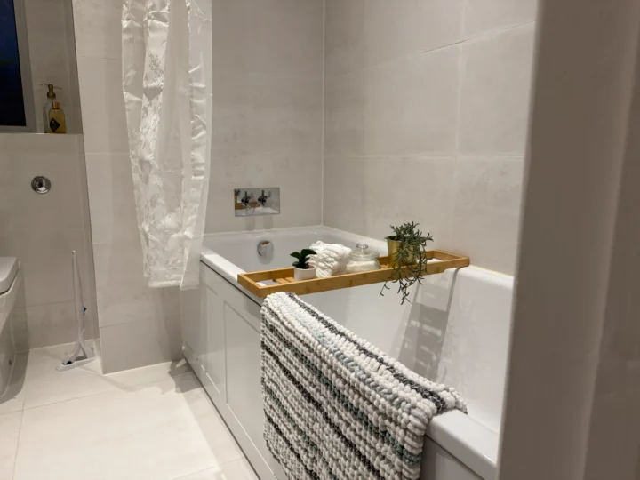 Hillcroft crescent oxhey watford wd19 bathroom after home staging crystal property staging.