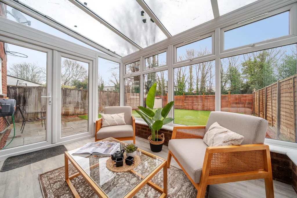Langdale close maidenhead sl6 conservatory after home staging crystal property staging