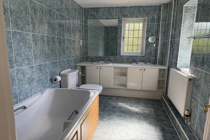 Rouse court gerrards cross sl9 bathroom before home staging crystal property staging
