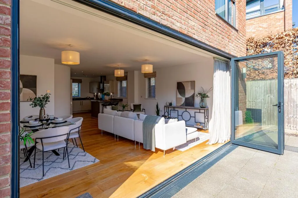 Teeton mill place newbury rg14 garden to openplan lounge diner bifold view after home staging crystal property staging